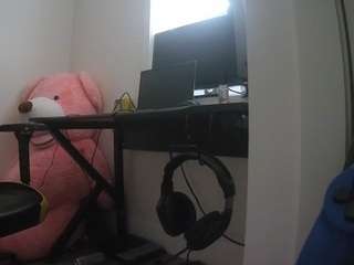 voyeurcam-sexy-little-ana-01