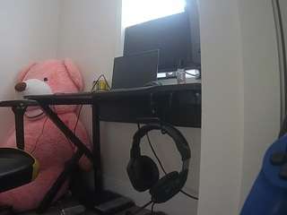 voyeurcam-sexy-little-ana-01