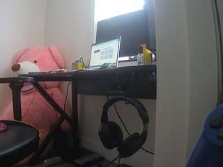 voyeurcam-sexy-little-ana-01