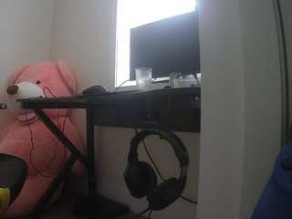 voyeurcam-sexy-little-ana-01