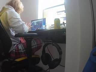 voyeurcam-sexy-little-ana-01