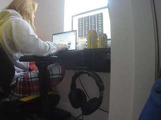 voyeurcam-sexy-little-ana-01