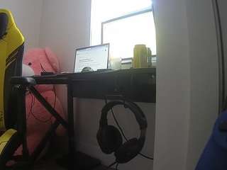 voyeurcam-sexy-little-ana-01
