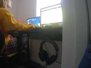 voyeurcam-sexy-little-ana-01