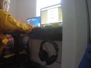 voyeurcam-sexy-little-ana-01