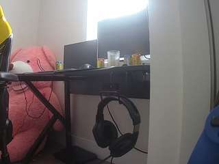 voyeurcam-sexy-little-ana-01