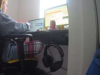 voyeurcam-sexy-little-ana-01