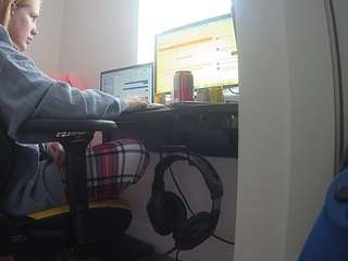 voyeurcam-sexy-little-ana-01
