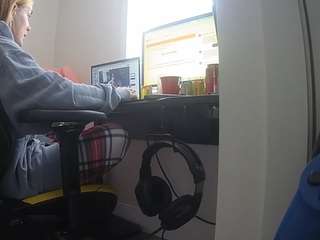 voyeurcam-sexy-little-ana-01