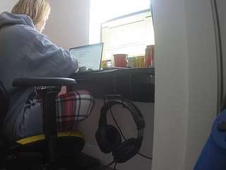 voyeurcam-sexy-little-ana-01