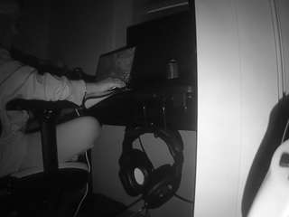 voyeurcam-sexy-little-ana-01