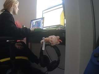voyeurcam-sexy-little-ana-01 Webcam Model Profile