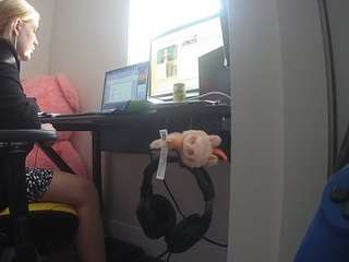 voyeurcam-sexy-little-ana-01