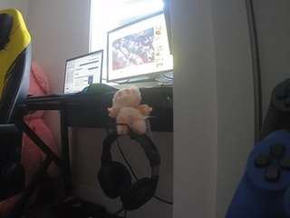 voyeurcam-sexy-little-ana-01
