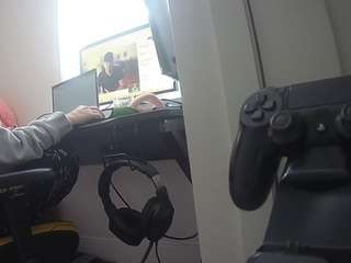 voyeurcam-sexy-little-ana-01
