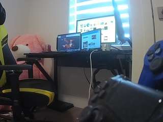 voyeurcam-sexy-little-ana-01