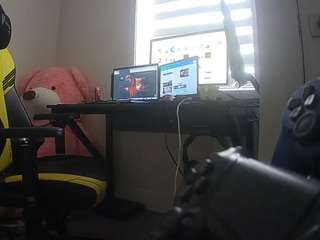 voyeurcam-sexy-little-ana-01