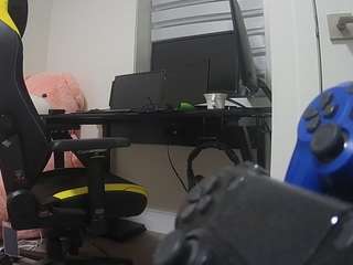 voyeurcam-sexy-little-ana-01