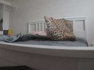 voyeurcam-sexy-little-ana-01
