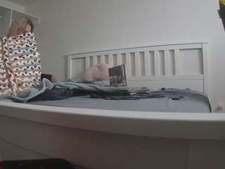 voyeurcam-sexy-little-ana-01