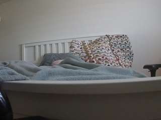 voyeurcam-sexy-little-ana-01