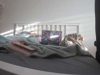 voyeurcam-sexy-little-ana-01 camsoda