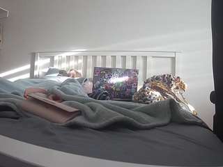 voyeurcam-sexy-little-ana-01