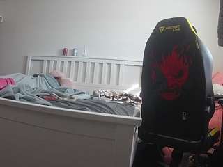 voyeurcam-sexy-little-ana-01