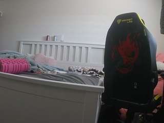 voyeurcam-sexy-little-ana-01
