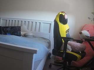 voyeurcam-sexy-little-ana-01