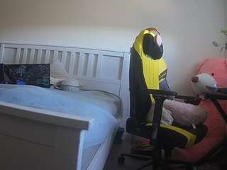 voyeurcam-sexy-little-ana-01