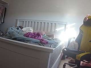 voyeurcam-sexy-little-ana-01