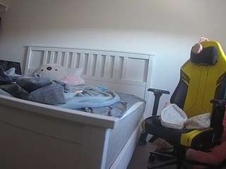 voyeurcam-sexy-little-ana-01