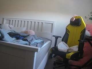 voyeurcam-sexy-little-ana-01