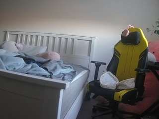 voyeurcam-sexy-little-ana-01