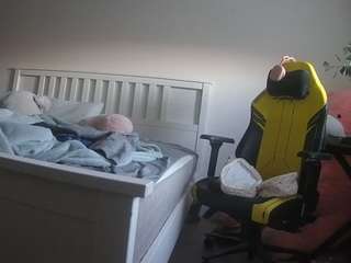 voyeurcam-sexy-little-ana-01