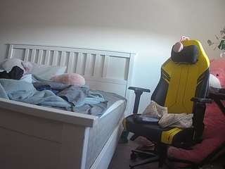 voyeurcam-sexy-little-ana-01