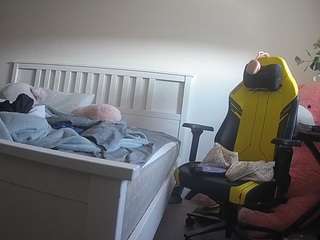 voyeurcam-sexy-little-ana-01