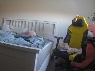 voyeurcam-sexy-little-ana-01