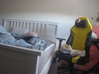 voyeurcam-sexy-little-ana-01