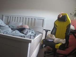 voyeurcam-sexy-little-ana-01