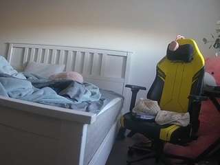 voyeurcam-sexy-little-ana-01