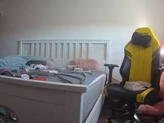 voyeurcam-sexy-little-ana-01