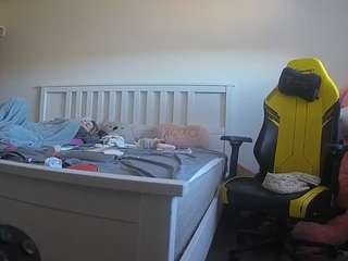voyeurcam-sexy-little-ana-01