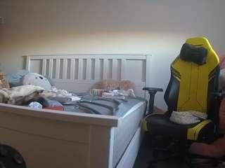 voyeurcam-sexy-little-ana-01
