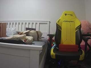 voyeurcam-sexy-little-ana-01