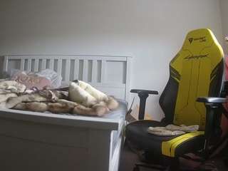 voyeurcam-sexy-little-ana-01