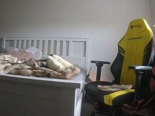 voyeurcam-sexy-little-ana-01