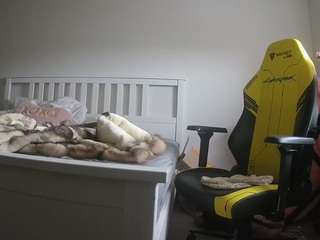 voyeurcam-sexy-little-ana-01