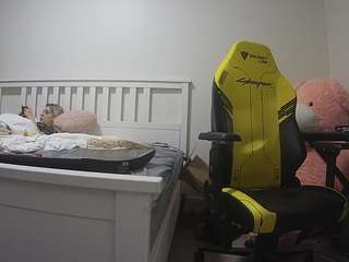 voyeurcam-sexy-little-ana-01